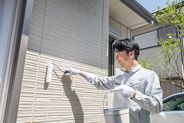 外壁塗装の耐用年数は10～20年が目安？塗料・外壁材の種類ごとの耐用年数まとめ