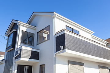 外壁のクリア塗装とは？価格やメリット・デメリット、失敗しないための注意点まとめ