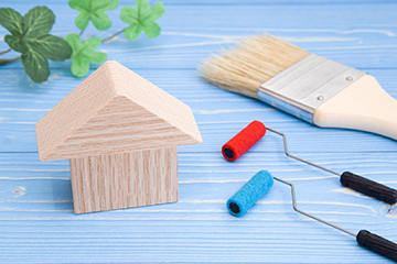 ラジカル塗料とは？外壁塗装の導入する場合のメリット・デメリットや価格、耐用年数を解説