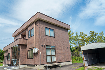 陸屋根防水の種類・費用・耐用年数を徹底解説！長持ちさせるポイントや業者選びの注意点も紹介