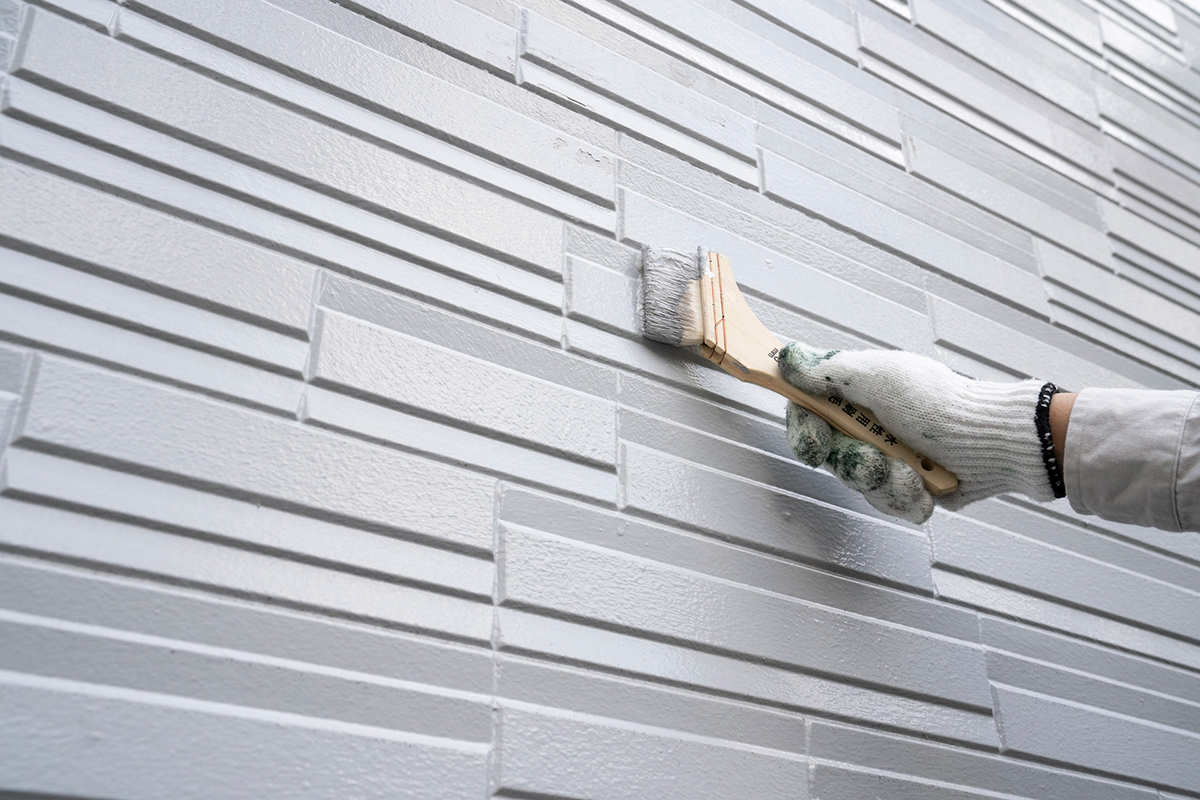 無機塗料とは？耐用年数や価格相場と、外壁塗装に取り入れるメリットを紹介の画像01