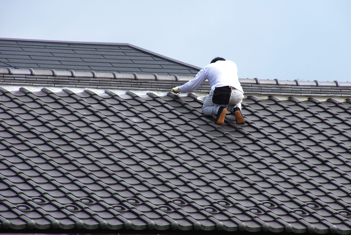 屋根棟修理にかかる費用相場は？工事内容別の費用と安く抑えるコツを紹介の画像01