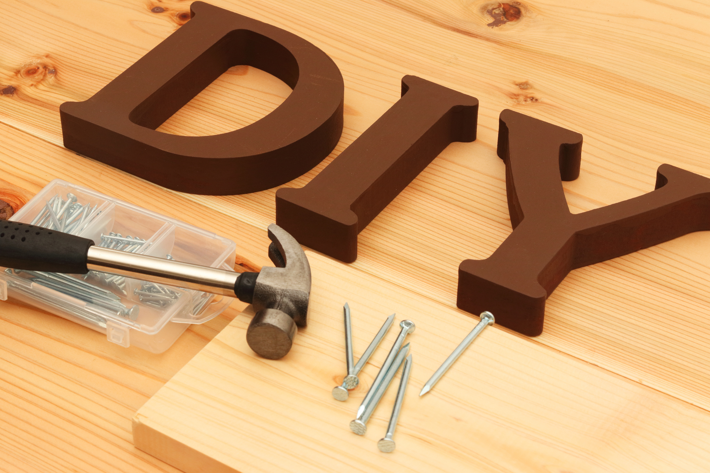 外壁塗装はDIYでできる？手順や必要な道具、足場なしのリスクや失敗例を紹介の画像01