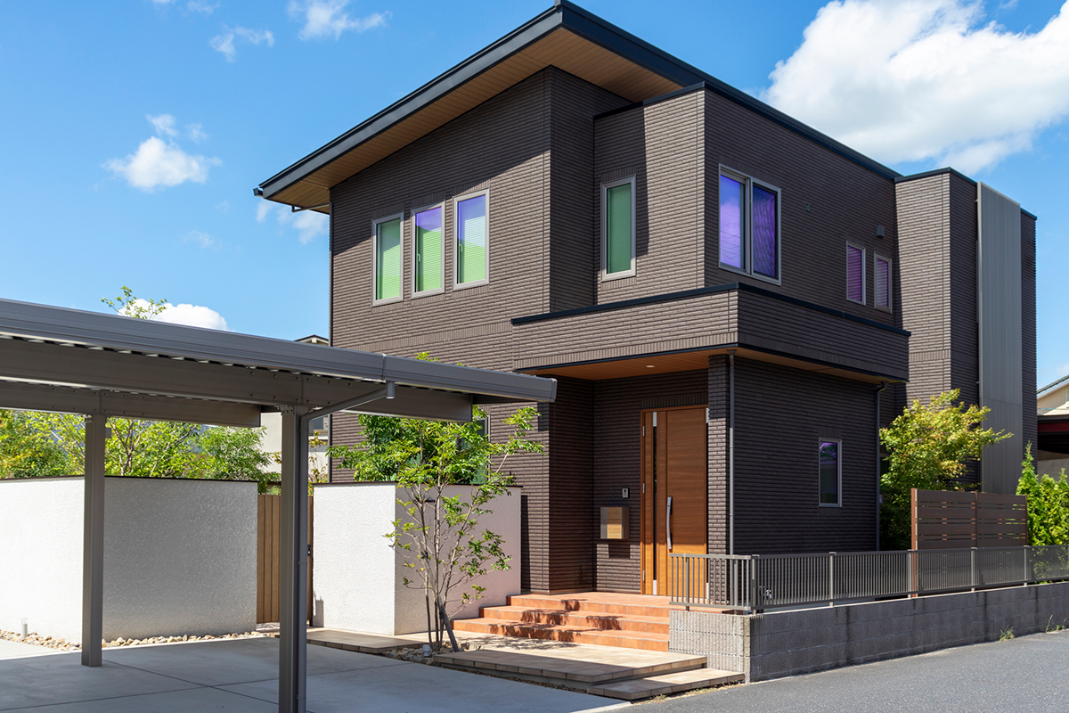 外壁の穴埋めをコーキングする方法は？DIYで補修する手順と業者依頼の判断基準を解説