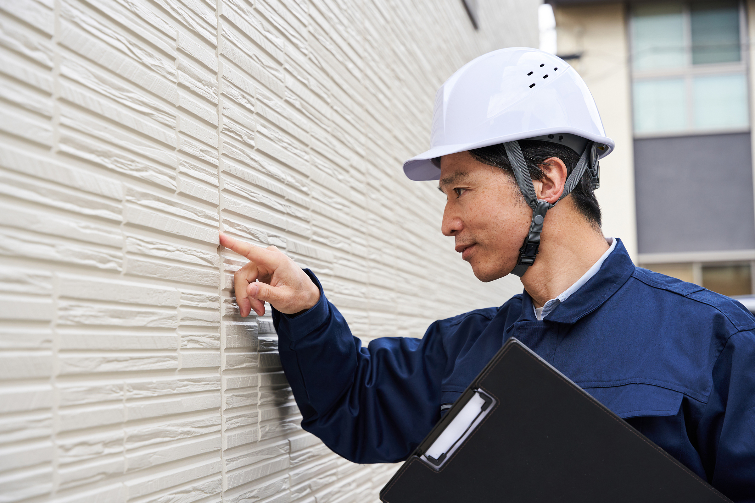 外壁コーキングの寿命は5〜10年！劣化症状や放置リスク、補修費用を徹底解説