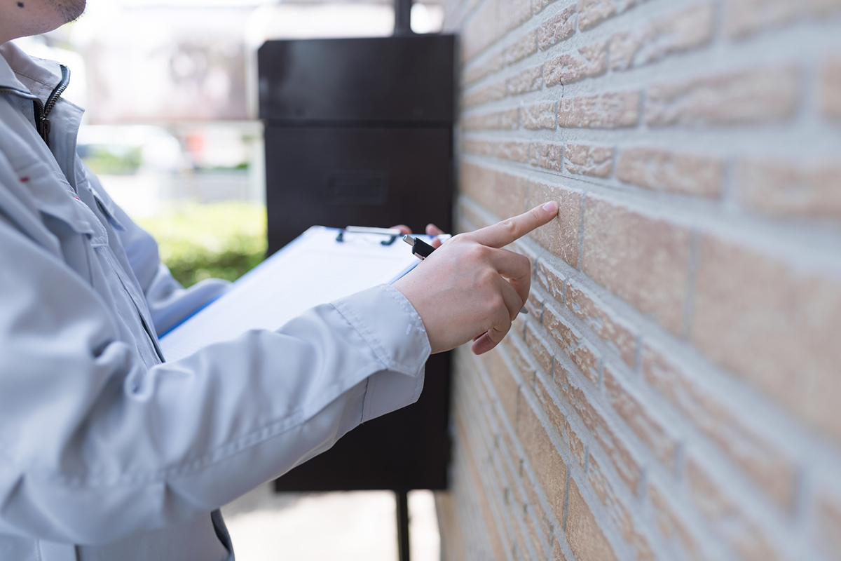 外壁コーキングの寿命は5〜10年！劣化症状や放置リスク、補修費用を徹底解説