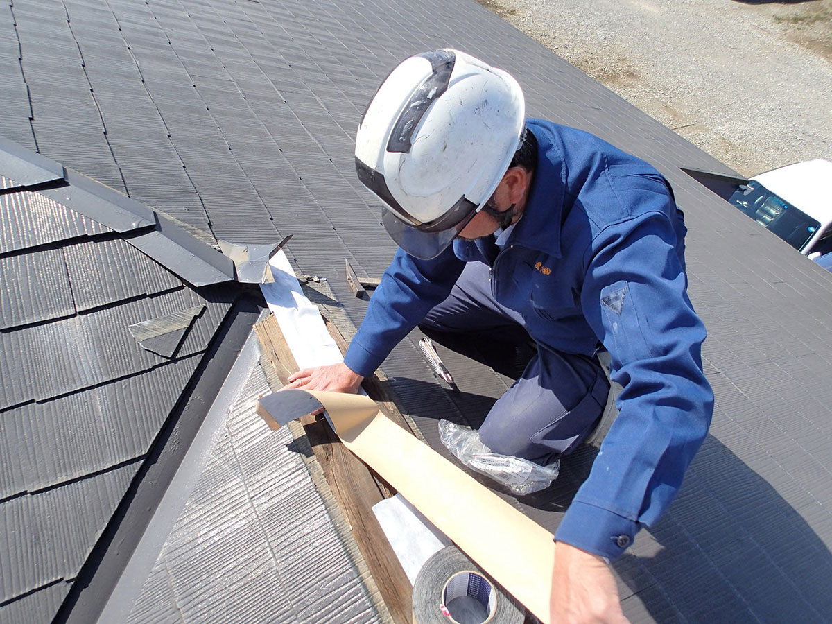 火災保険で屋根修理ができる条件は？箇所別の費用相場や申請手順、業者選びまで徹底解説