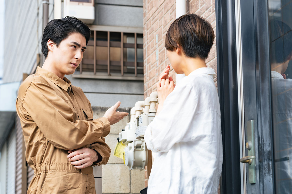 屋根塗装の費用相場は30〜110万円｜坪数・塗料別の総額と安く抑える方法を解説