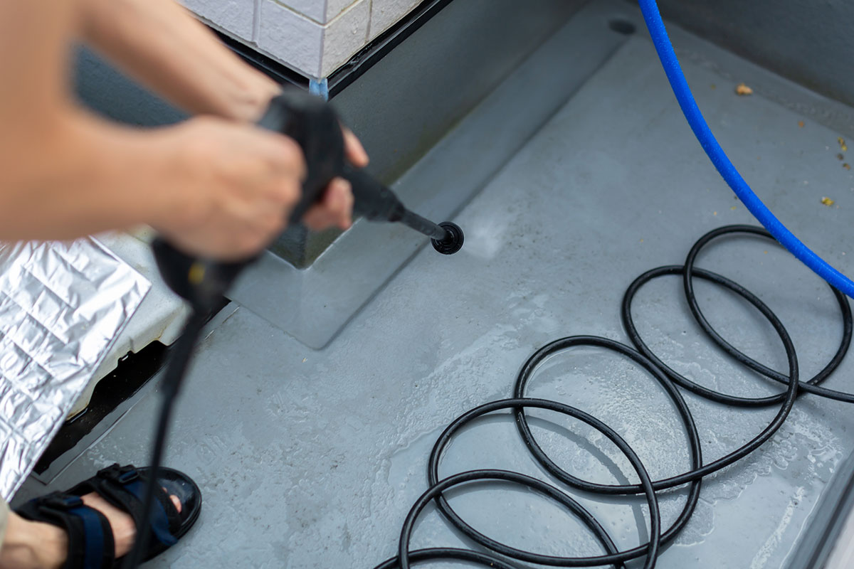 ベランダ防水工事の種類と費用相場｜劣化サインの見分け方から業者選びを解説