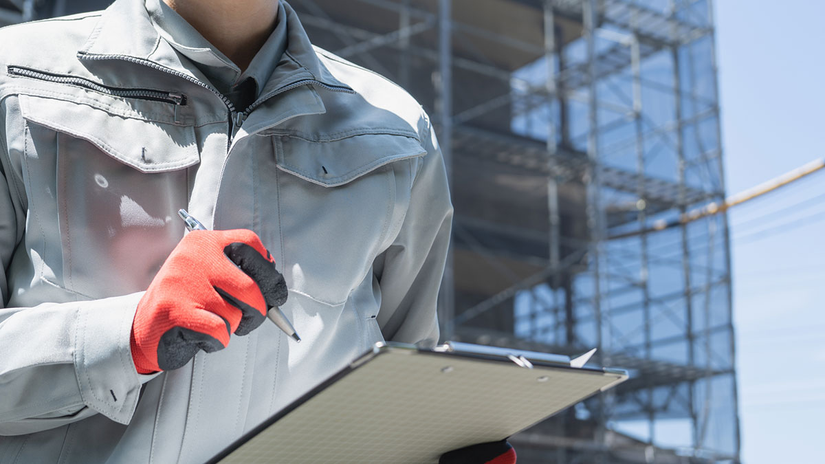 外壁塗装はまだするなと言われる理由は？今やるべきかの判断基準と後悔しない進め方